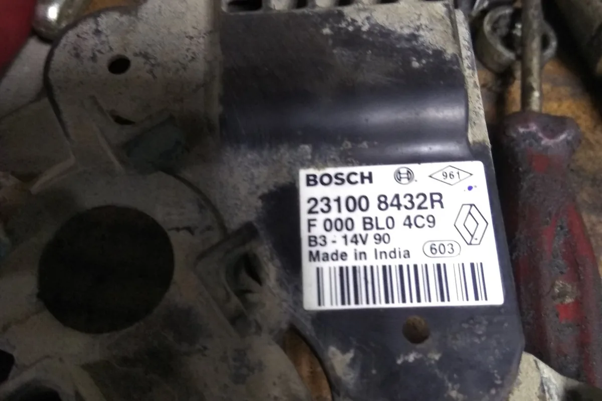 Этикетка генератора Bosch 23100 8432R на Renault Logan 2