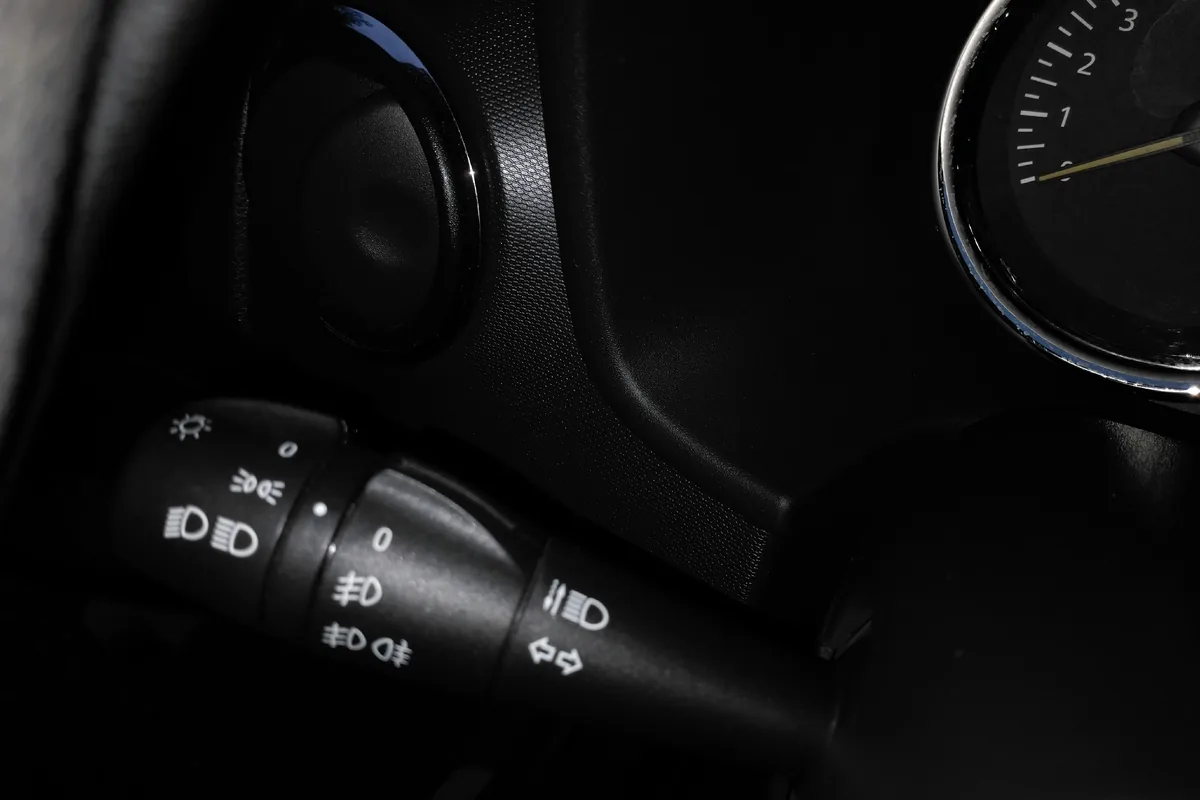 Подрулевой переключатель света Renault Logan 2