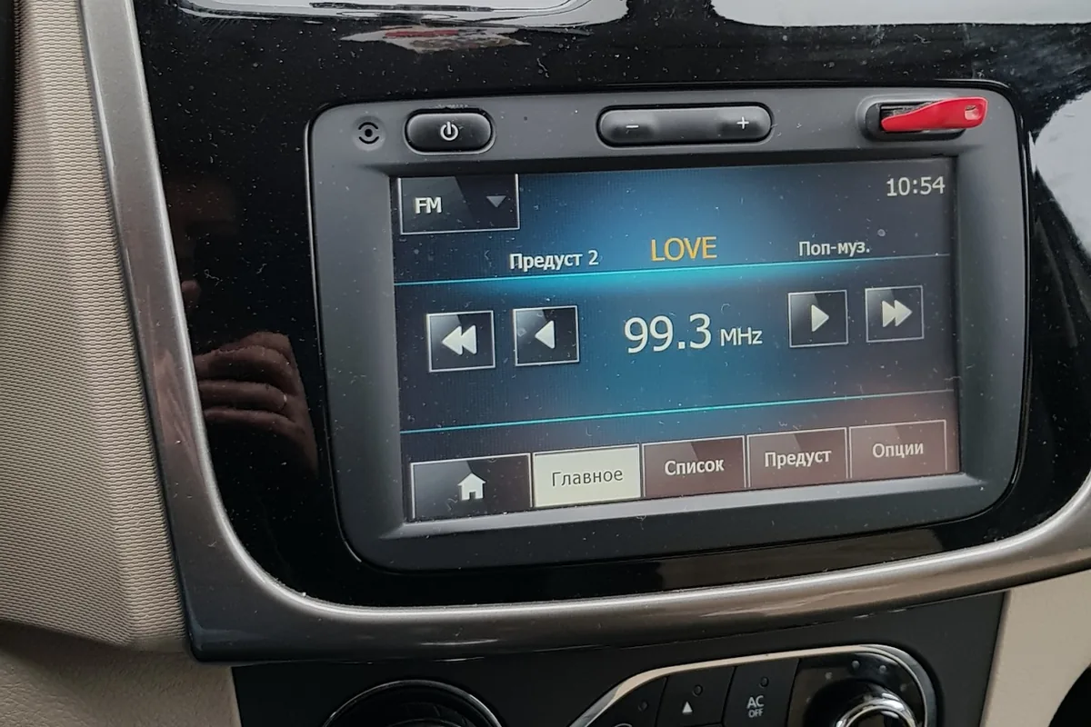 Штатная мультимедиа Media Nav на Renault Logan 2