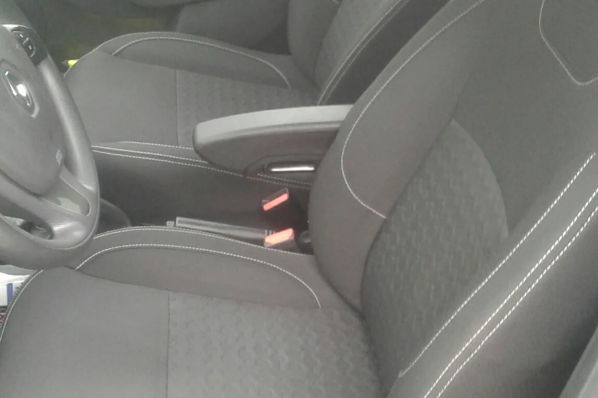 Передние сиденья Renault Logan 2 с подлокотником