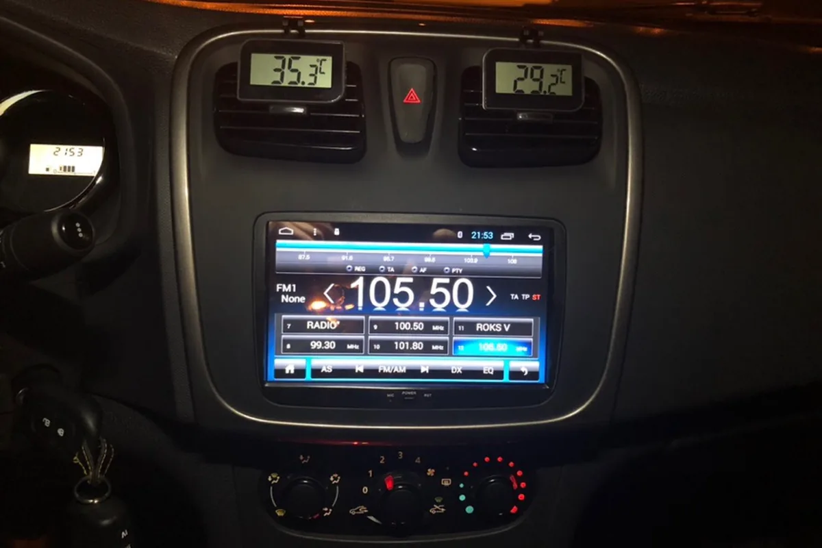 Термометры в левом и правом дефлекторах Renault Logan 2 без кондиционера