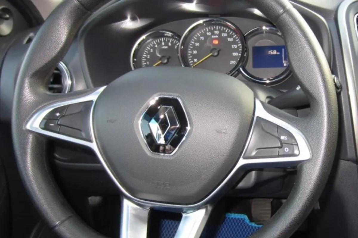 Руль и приборная панель Renault Logan 2 рестайлинг