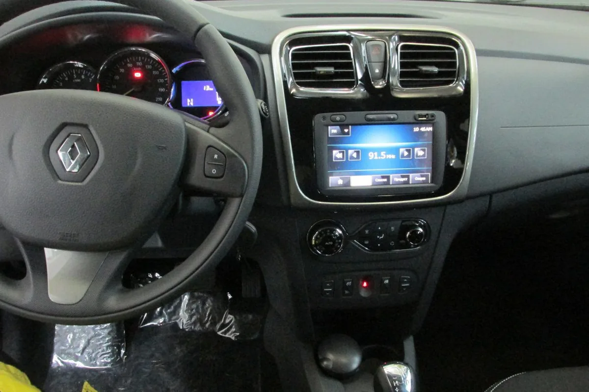 Салон Renault Logan 2 с роботизированной коробкой