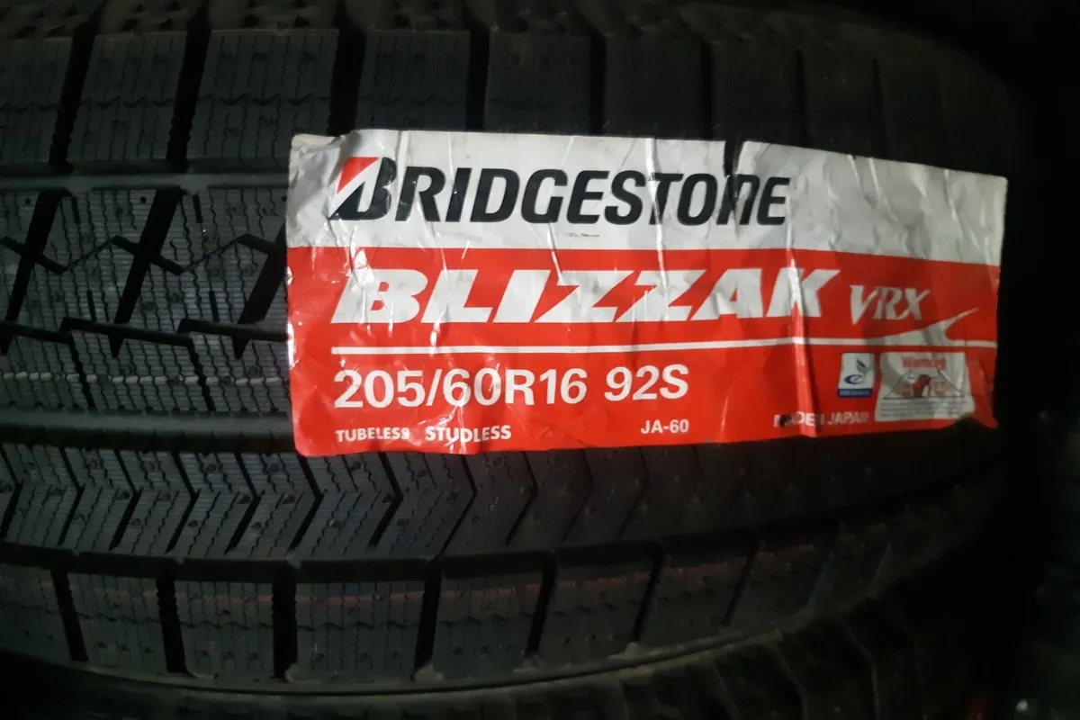 Этикетка зимней шины Bridgestone Blizzak VRX 205/60 R16