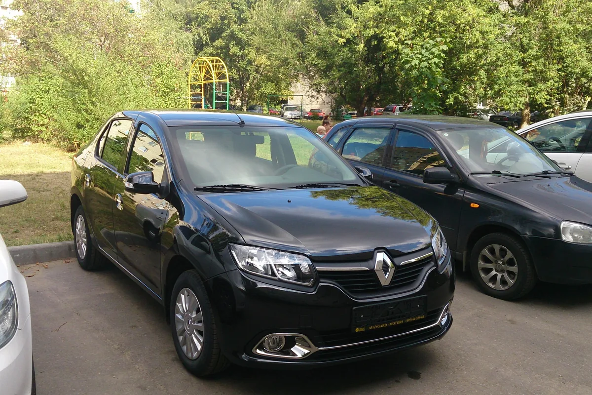 Чёрный Renault Logan 2 Люкс с 8-клапанным мотором