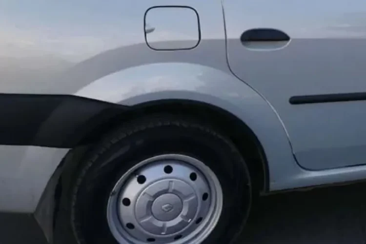 Renault Logan 1 2007 года на штамповке с шинами 185/70 R14