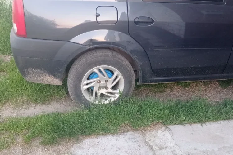 Renault Logan 1 на 15-дюймовых дисках с шинами Kumho