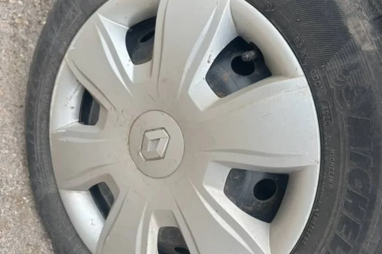 Колесо Renault Logan 1 с колпаком R15