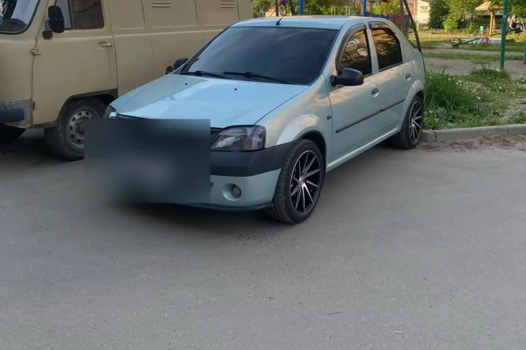 Renault Logan 1 фазы 1 на 17-дюймовых дисках