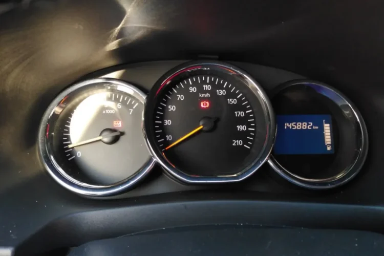 Щиток Renault Logan 2 с ошибкой при отказе усилителя руля