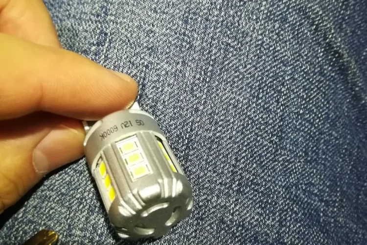 Светодиодная лампа Osram перед установкой в Renault Logan 2