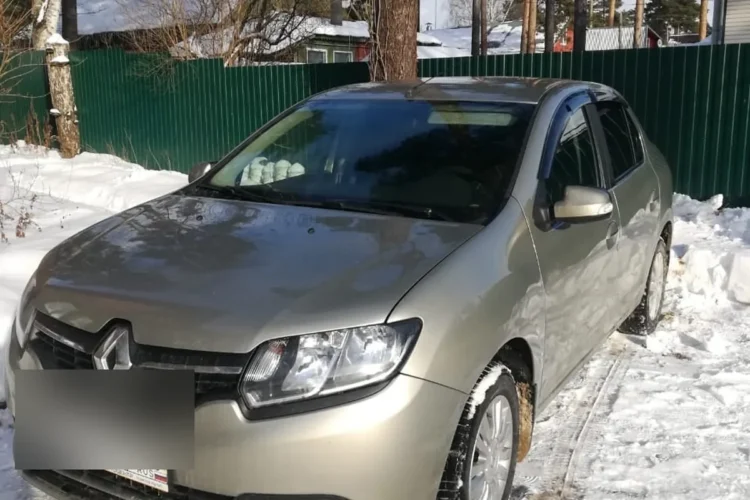 Renault Logan 2 2015 года зимой