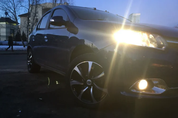 Тёмный Renault Logan 2 на дисках K&K R17