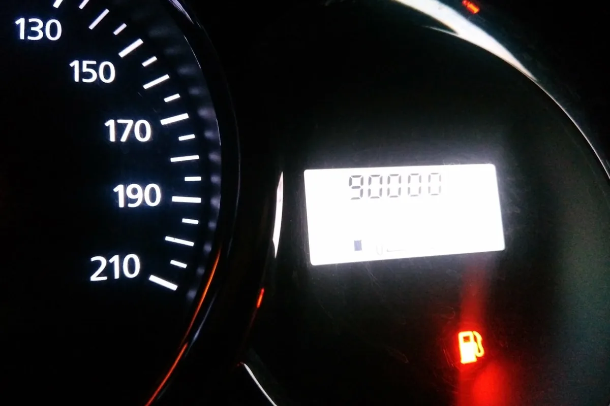 Пробег 90 000 км на одометре Renault Logan 2