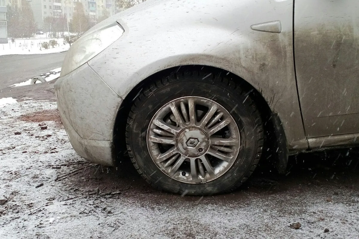 Переднее колесо Renault Sandero 1 после смены колёс