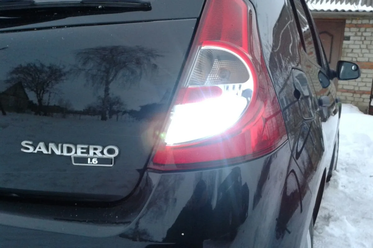 Светодиодный фонарь заднего хода на Renault Sandero 1