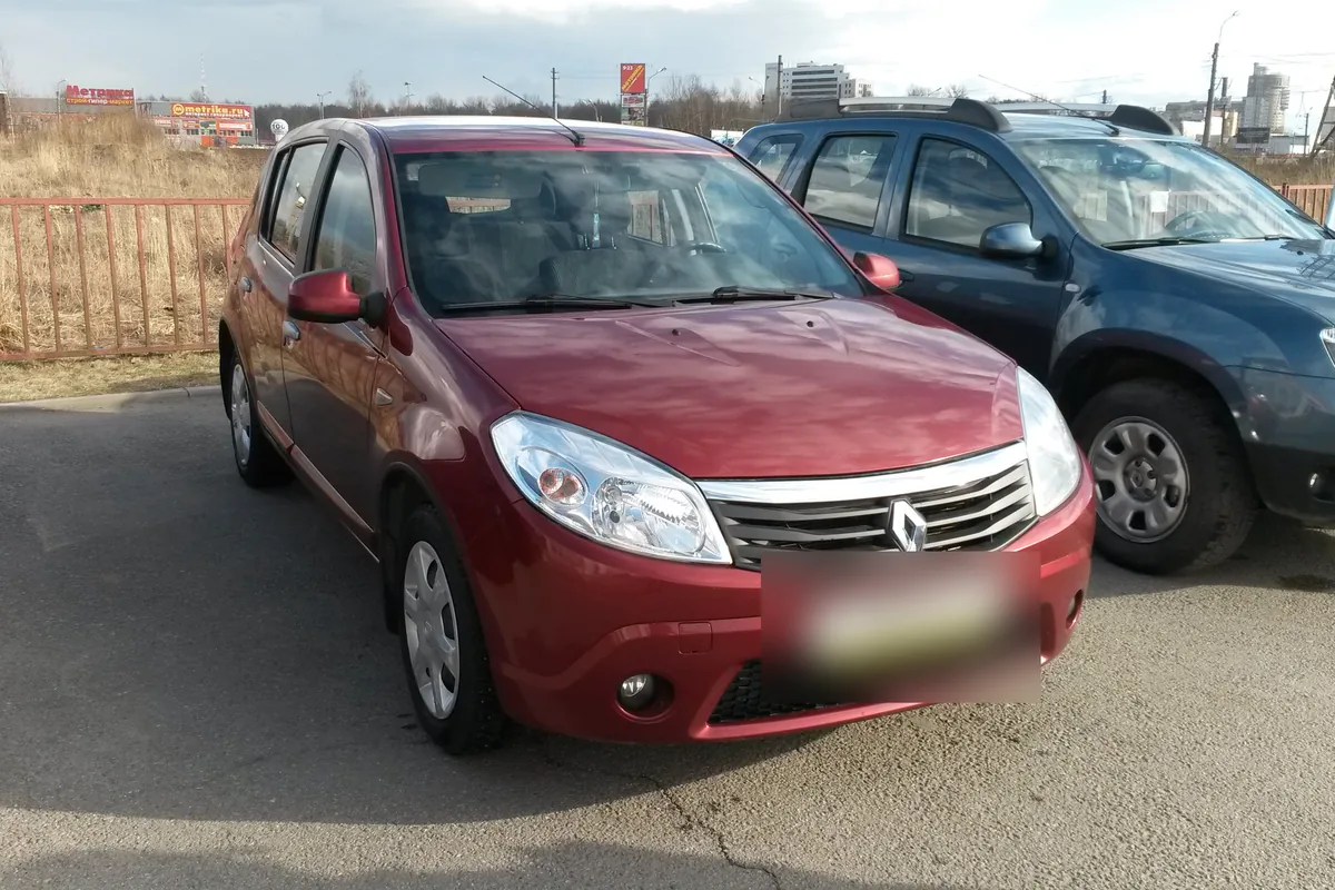 Renault Sandero 1, угнанный ночью от дома