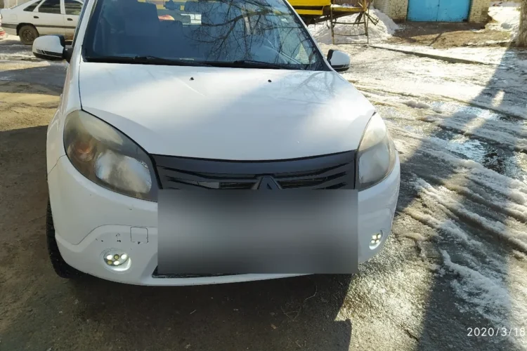 Renault Sandero 1 с перекрашенными внутри фарами