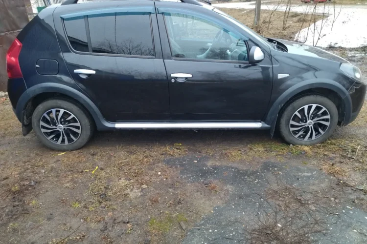 Renault Sandero Stepway 1 на новых литых дисках R15