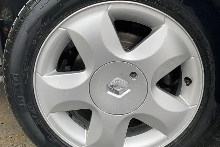 Шина 185/55 R15 на литом диске Renault Sandero 1