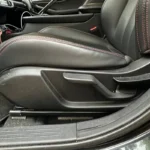 Салон BAIC U5 Plus: как держится кожа, какие коврики брать, запахи в салоне и чехлы