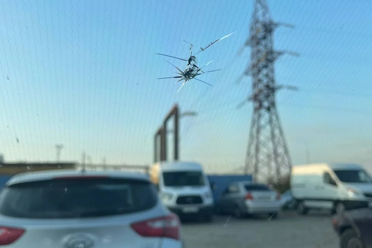 Скол-звезда на лобовом стекле