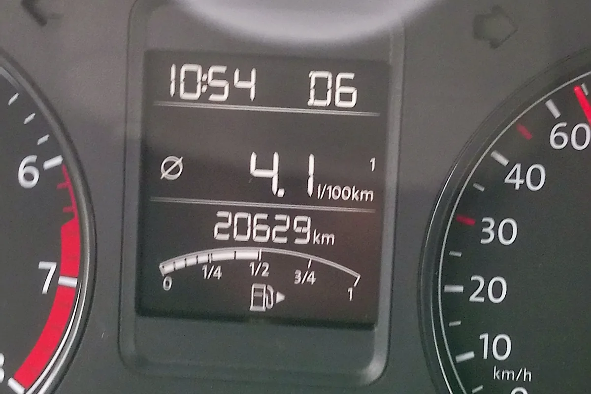 Расход 4,1 л на 100 км на приборке Volkswagen Polo с автоматом