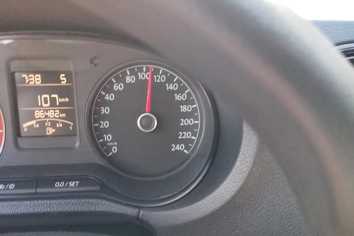 Скорость на дисплее бортового компьютера Volkswagen Polo