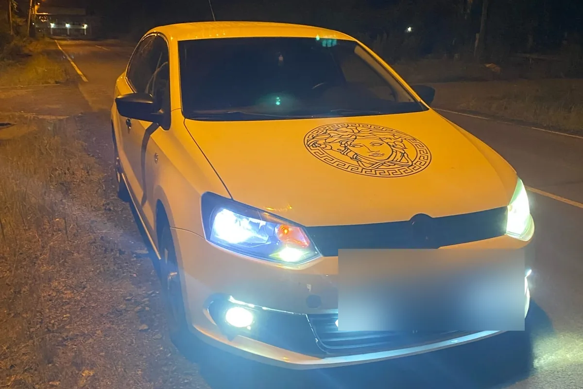 Volkswagen Polo седан 2012 года 1.6 ночью