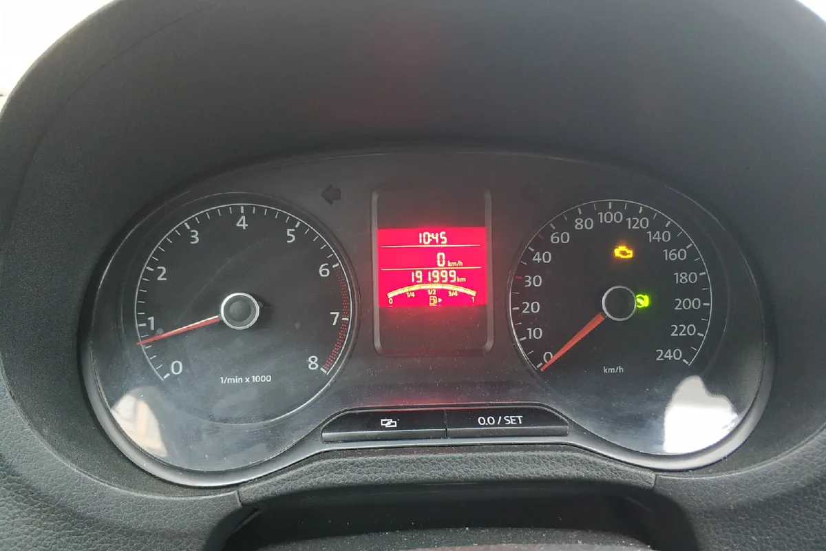 Приборная панель Volkswagen Polo седан с лампой EPC