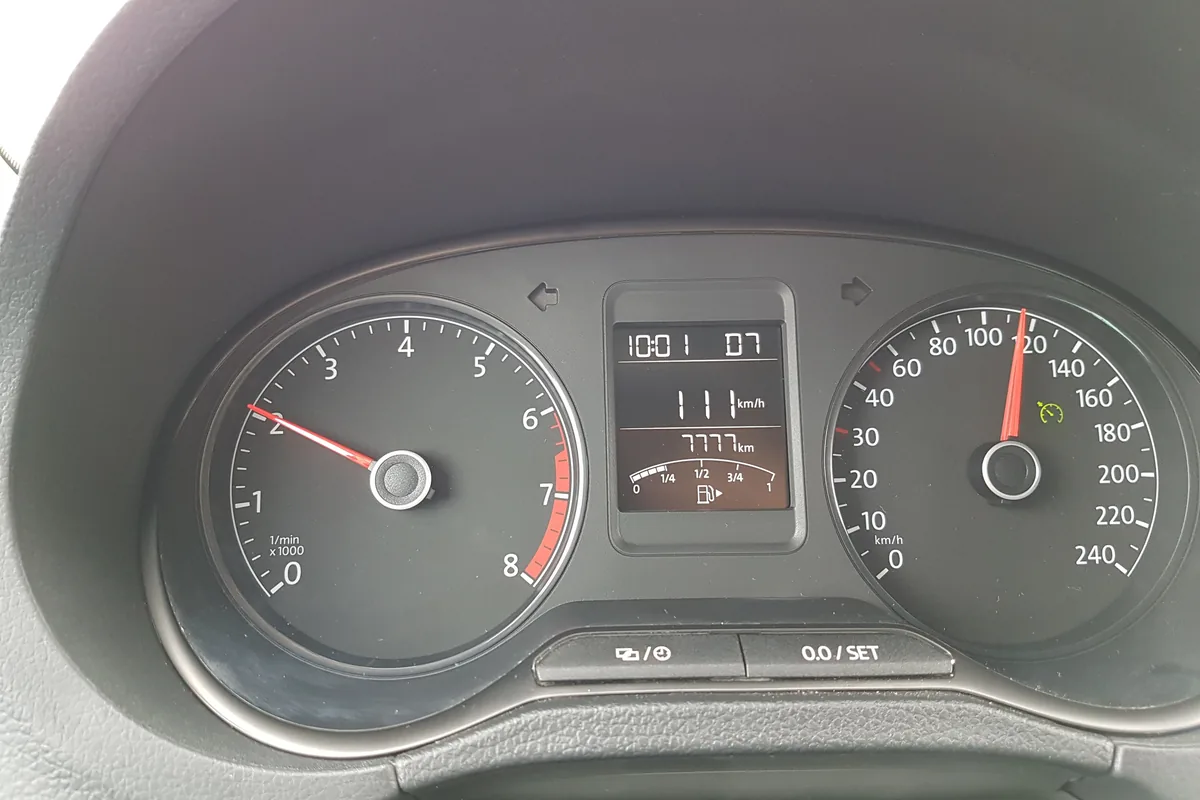 Приборная панель Volkswagen Polo седан с мотором 1.4 и DSG