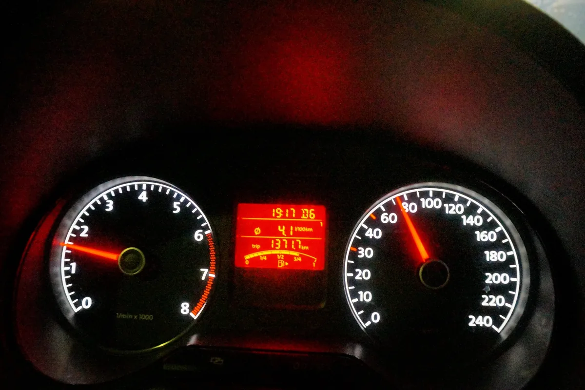 Приборная панель Volkswagen Polo седан с расходом 4,1 л