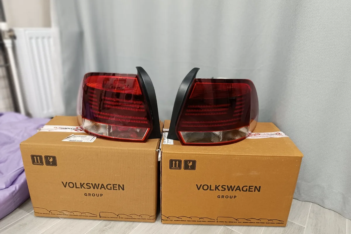 Новые оригинальные задние фонари Volkswagen Polo седан