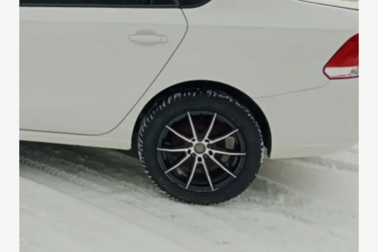 Заднее колесо Volkswagen Polo седан на литом диске R16