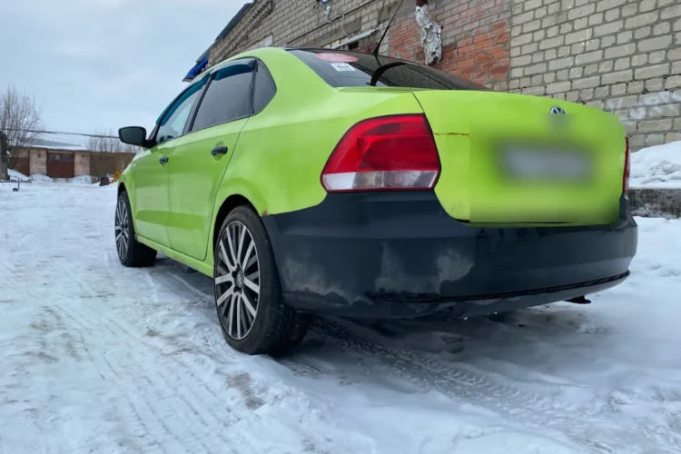 Volkswagen Polo седан 2012 года с CFNA зимой