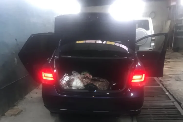 Задние фонари Volkswagen Polo седан с открытым багажником