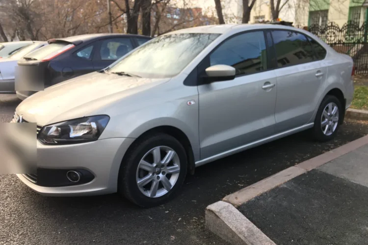 Volkswagen Polo седан, на котором пора менять ШРУСы