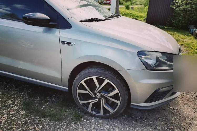 Volkswagen Polo седан GT на 17-дюймовых дисках до занижения