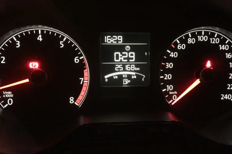 Приборная панель Volkswagen Polo при проверке прогрева