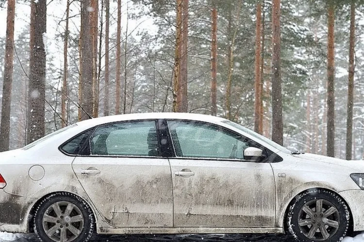 Volkswagen Polo седан сбоку: высокая задняя часть