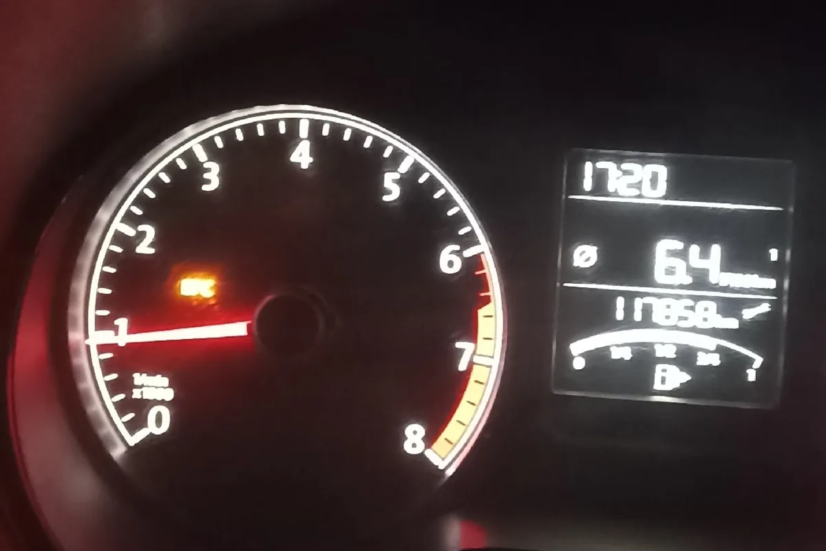 Приборка Volkswagen Polo седан с сигнализатором EPS