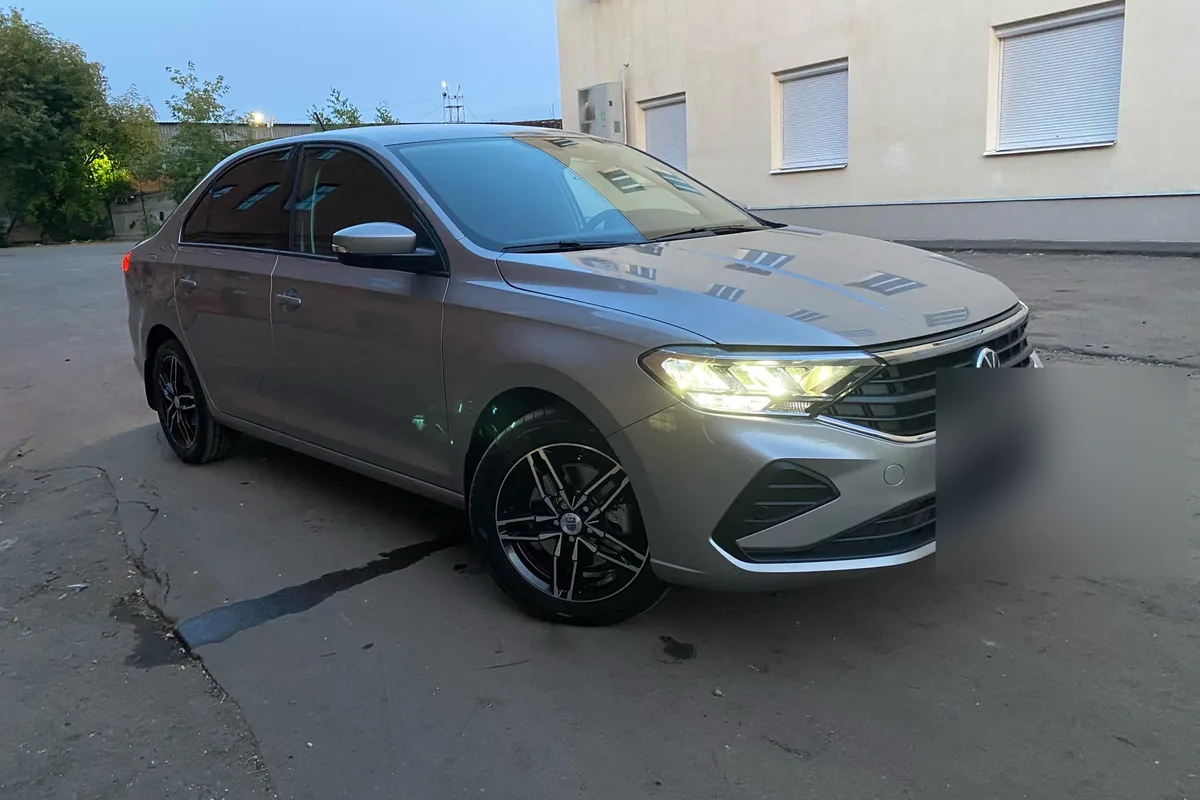 Новый Volkswagen Polo лифтбек в комплектации Status