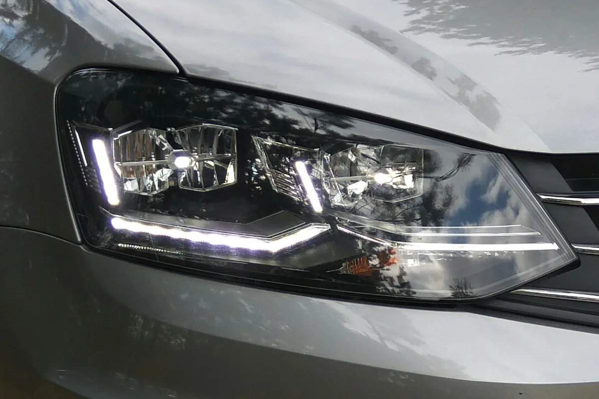 Светодиодная фара рестайлингового Volkswagen Polo седан