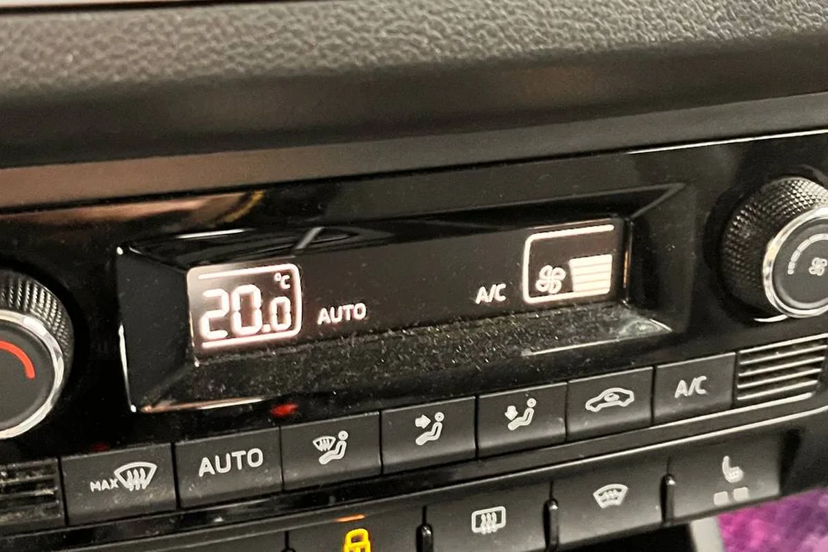 Климат-контроль Volkswagen Polo лифтбек в режиме AUTO
