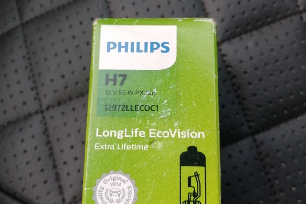 Упаковка лампы Philips H7 LongLife EcoVision