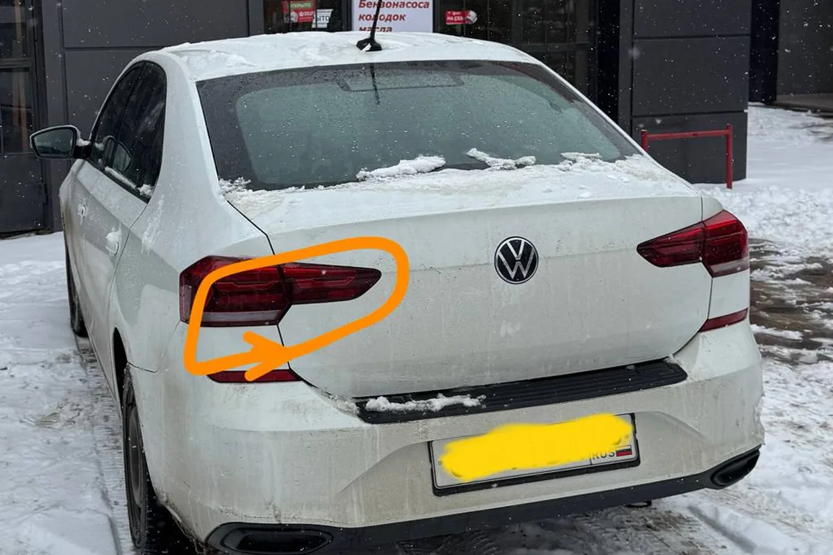 Задний фонарь Volkswagen Polo лифтбек, неисправный поворотник