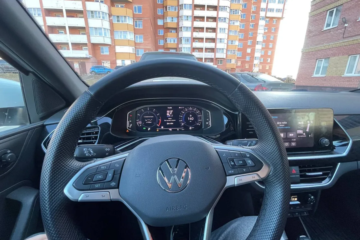 Руль пакета «Спорт» и цифровая приборка Volkswagen Polo лифтбек
