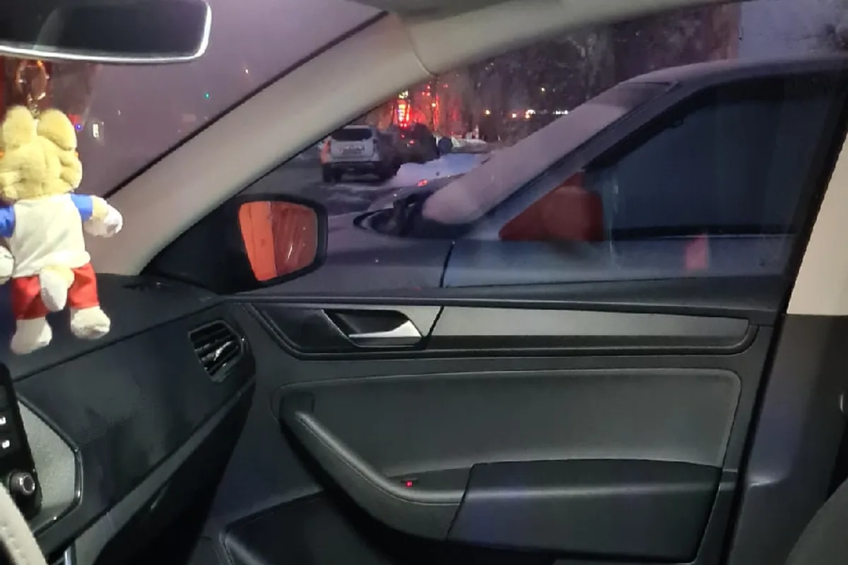 Плафон салона Volkswagen Polo лифтбек со светодиодной лампой