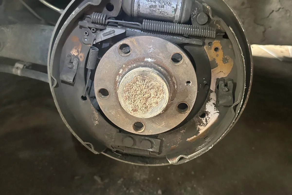 Задний барабанный тормоз Volkswagen Polo лифтбек без барабана