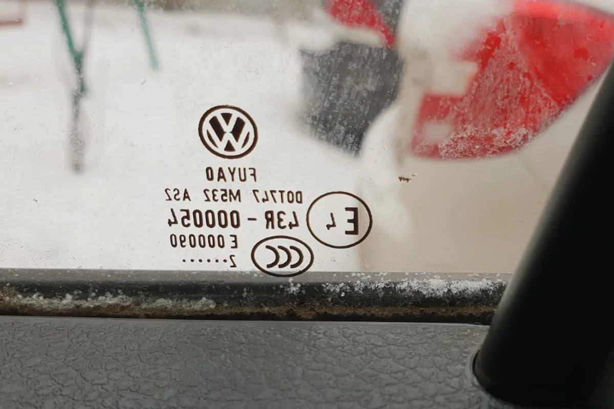Маркировка лобового стекла Volkswagen Polo седан